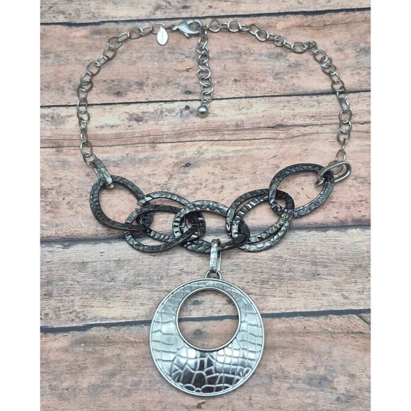 Chico's Hammered Link Textured Circle Pendant Necklace 20" Statement Piece - Picture 6 of 9